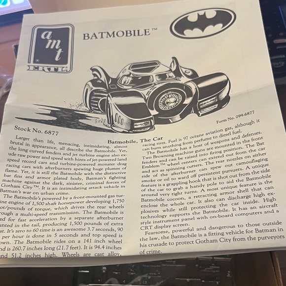 MT Batman Batmobile Model Kit - Sleek Black Design: open box - Picture 5 of 5